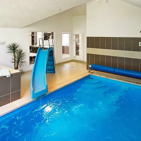 בית נופש 16 Person In Hasselberg